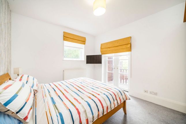 22, Lynton Road, London photo 4
