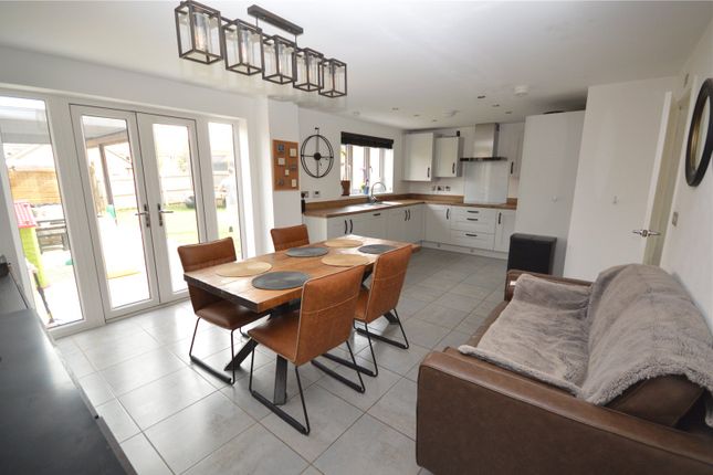4, Saltburn Turn, Dunstable photo 3