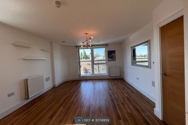 Flat, London Road, Isleworth photo 2