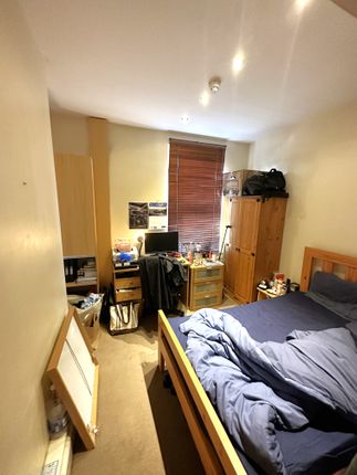 Flat to rent in High Street, Leamington Spa