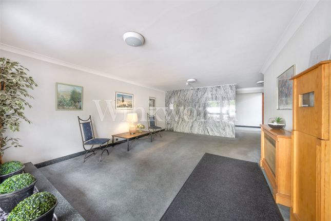 39, James Close, London photo 2