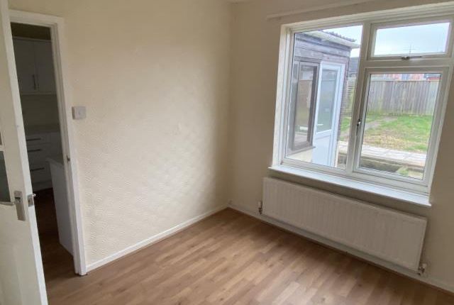 145, Penhill Drive, Swindon photo 2