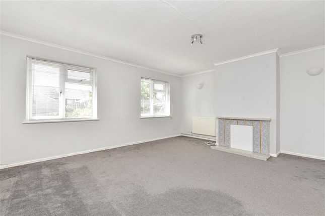 Flat for sale in Springfield Court, Crawley, West Sussex