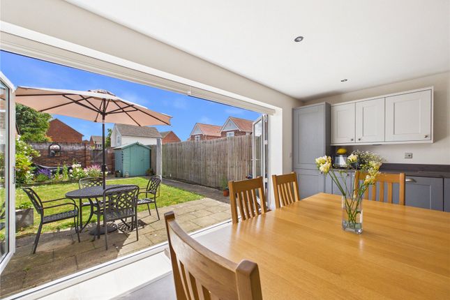 8 Oaklands,, Parsons Heath, Essex photo 4