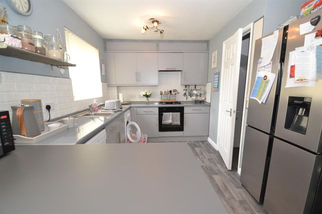 10, College Avenue, Huddersfield photo 3