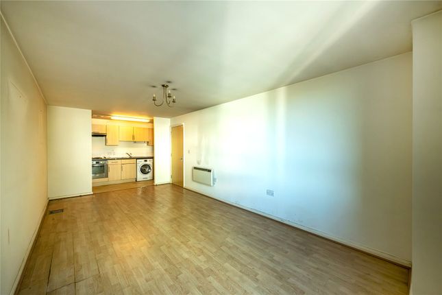 Flat 614 Hanover House, 7, St. George Wharf, London photo 4