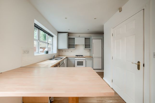 22, Bardswell Court, Stratford-upon-Avon photo 3