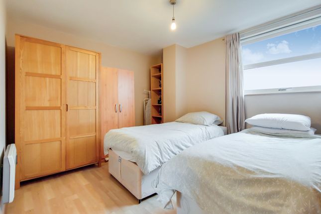 Flat to rent in Flat, Rivers House, Aitman Drive, Kew Bridge Road, Brentford