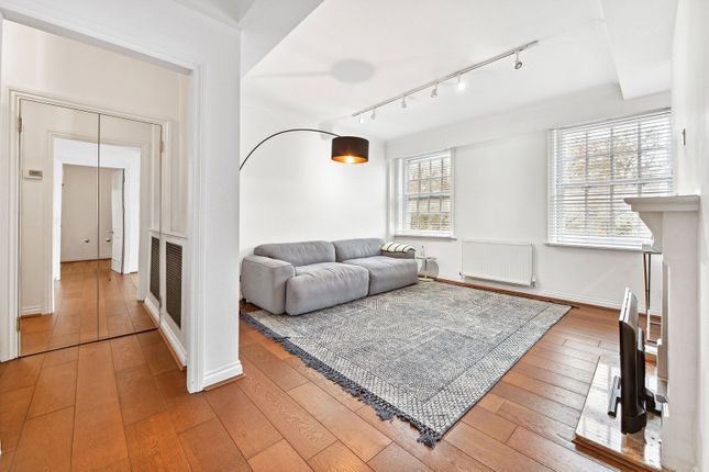 Flat to rent in Ovington Court, Brompton Road