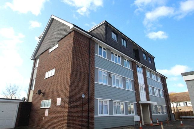 2 bed flat to rent in Parkview Court, Rustington, West Sussex BN16