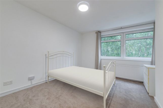 Flat to rent in Chester Close South, London