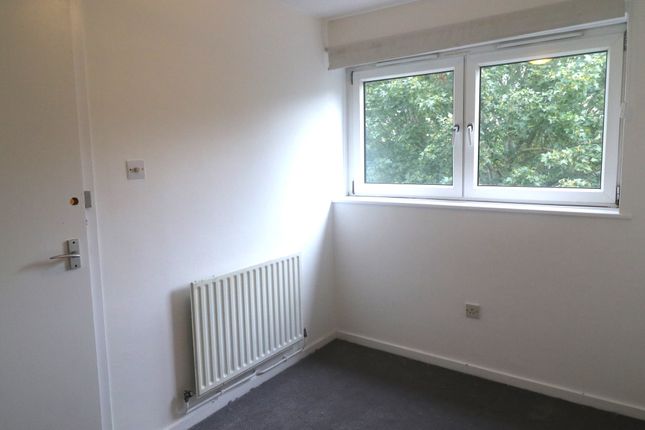65, Heron Court, Bromley photo 5