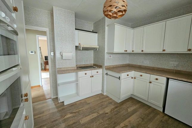 Shamba, Wotton Crescent, Wotton-Under-Edge photo 4