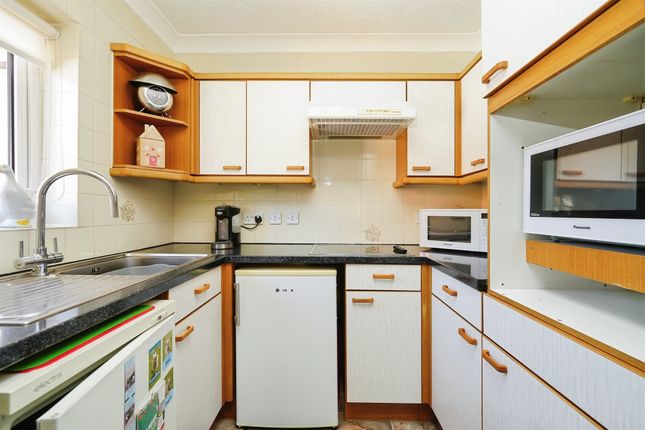 Flat 32, London Court, 9-13, London Road, Oxford photo 3
