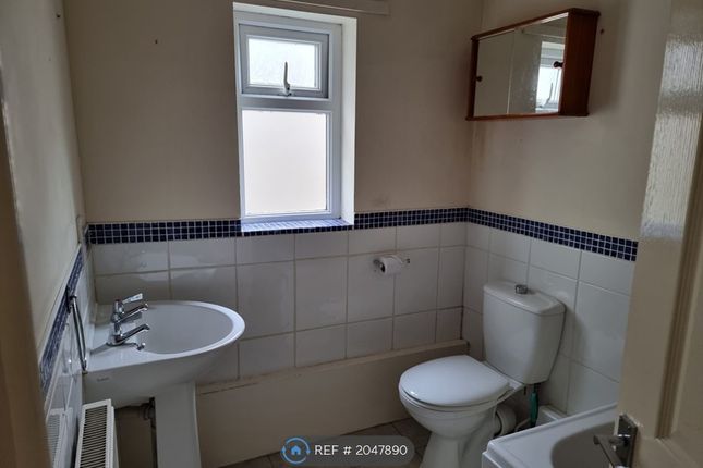 Flat to rent in Crynant, Neath