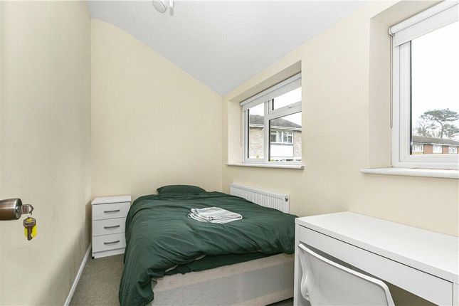 Thumbnail Room to rent in Cherrywood Avenue, Egham