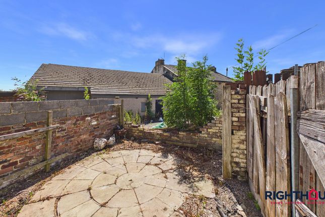 11 Alderson Street, Bradford photo 4
