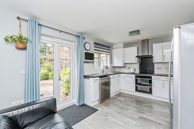 16, Thomas Road, Southampton photo 3