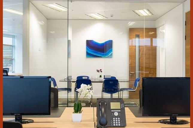 Office to let in Crown Place, City, London