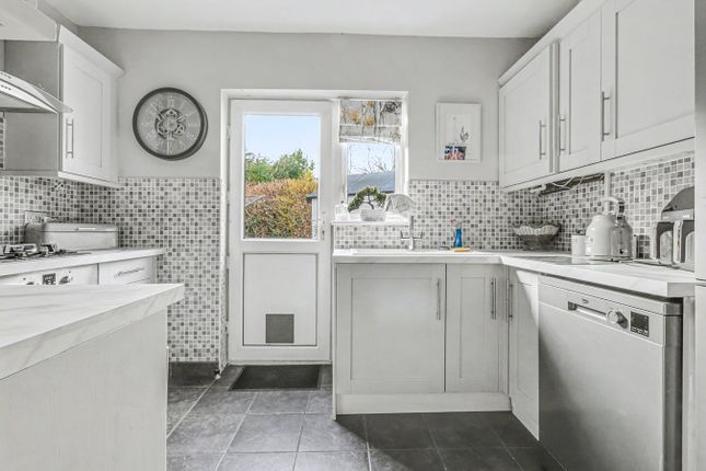 8, Abbotts Close, Leigh-on-Sea photo 4