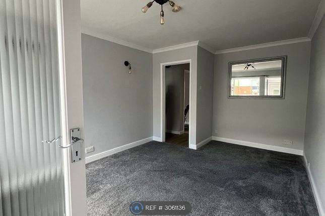 Flat, Junction Road, Burgess Hill photo 3