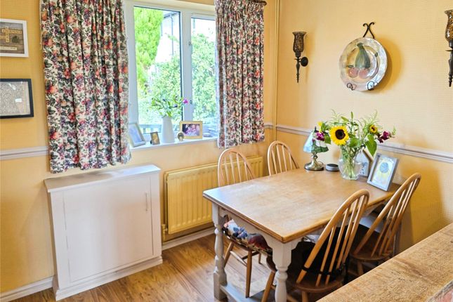 42, Woodside Court, Shropshire photo 4