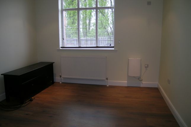 Flat 1, 397, Rayners Lane, Pinner photo 3
