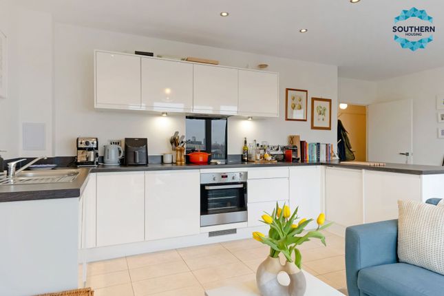 Flat 32/Cowan House, 37 Greenwich High Road, London photo 2