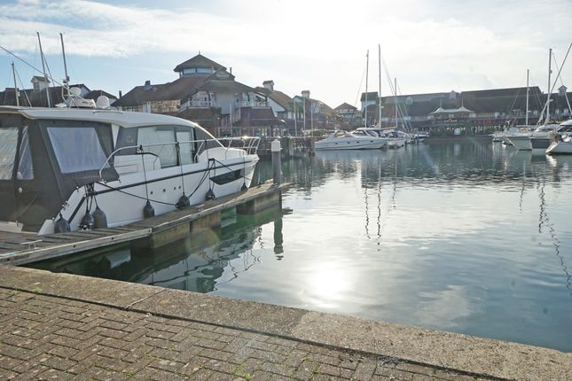 Q102, Coverack Way, Portsmouth photo 4