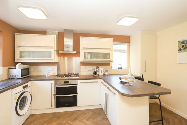 3-bed house on 9 Grassmoor Close, Sheffield, £185,000