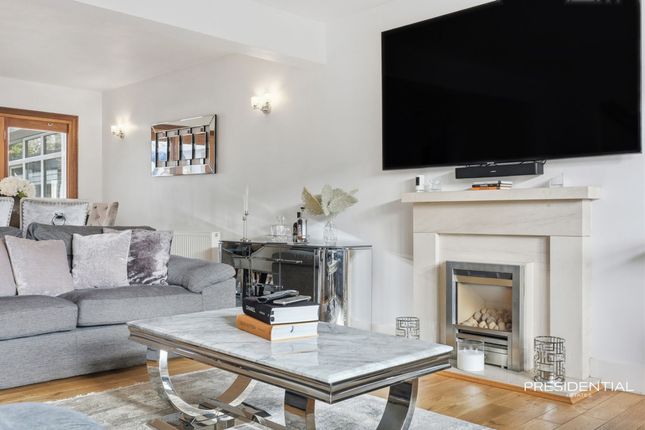 53 Lambourne Road, Chigwell photo 4