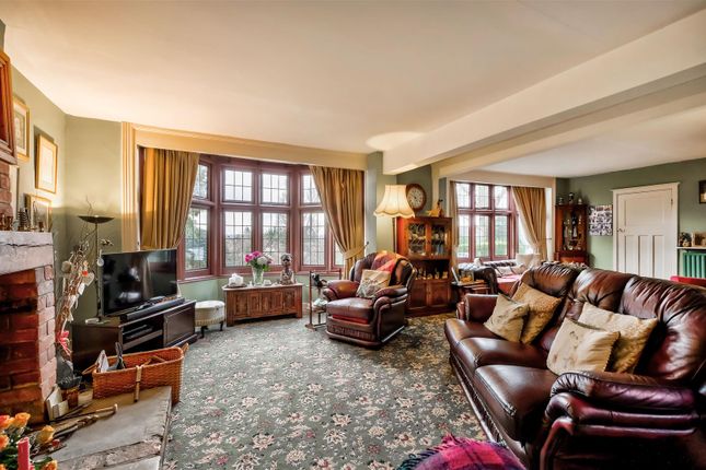 Little Woodberrie, Kings Hill, Loughton photo 3