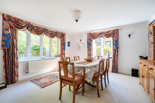 Thornbury House, Warren Lane, Finchampstead photo 4