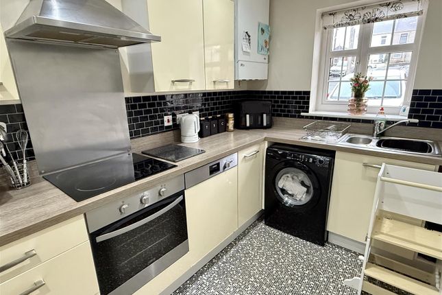 9, Clos Y Gwendraeth, Llanelli photo 3