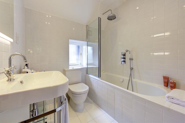 Property for sale in Heath Close, London