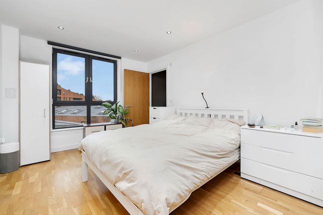 Flat 16, 40, Hackney Road, London photo 3