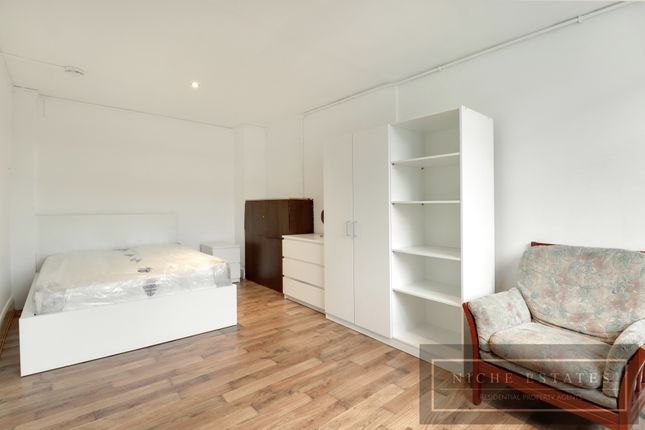 Thumbnail Terraced house to rent in Campsfield Road, London