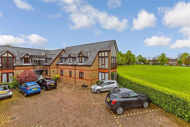 Thumbnail Flat for sale in Redvers Road, Warlingham, Surrey