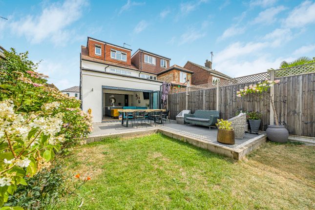 9, Squires Road, Shepperton photo 2