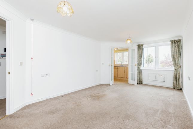 17, Calverley Court, Ewell photo 2