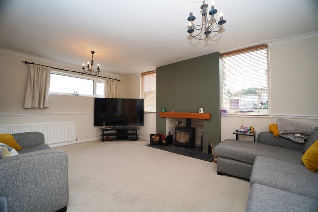 54, Grove Hill, Highworth, Swindon photo 2