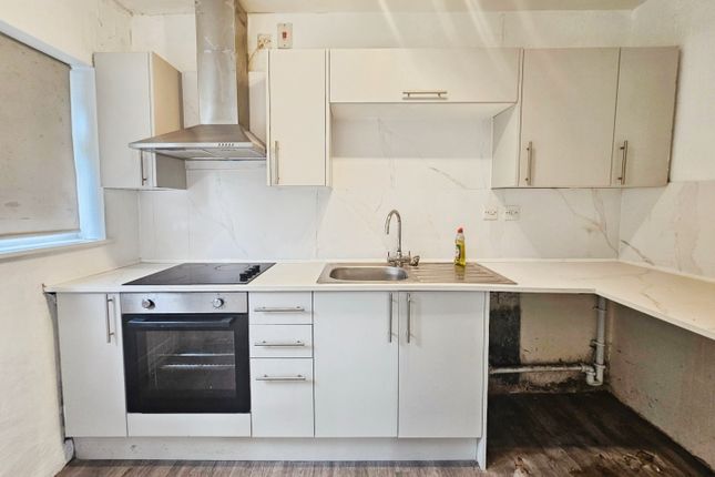 130, Rowantree Drive, Bradford photo 5