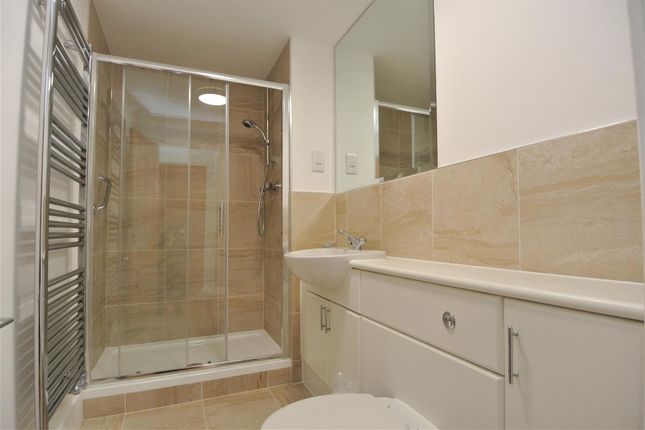 15 The Quadrant, Brighton Road, Addlestone photo 5