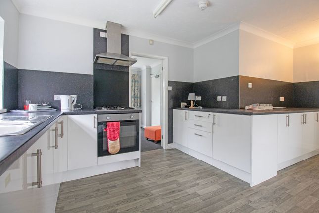 106 Stockshill Road, Scunthorpe photo 3