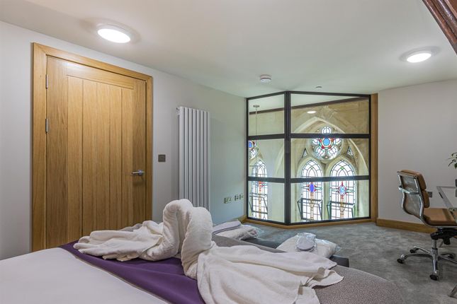 Flat for sale in St James Church, City Centre, Cardiff