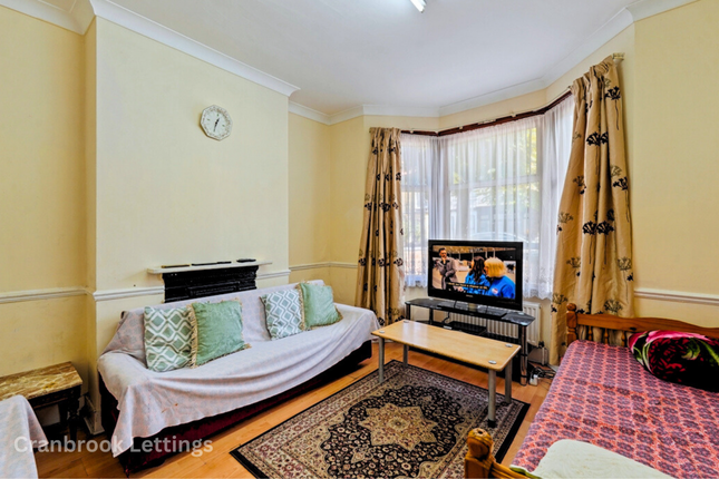 28, Gillett Avenue, London photo 2