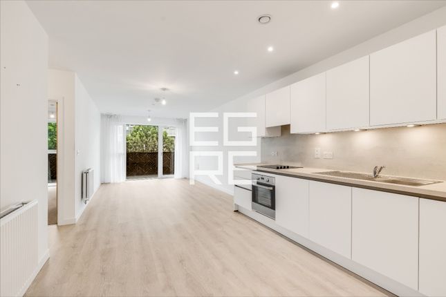 3-bed flat on Flat 11, Winter Apartments,, London, £700,000