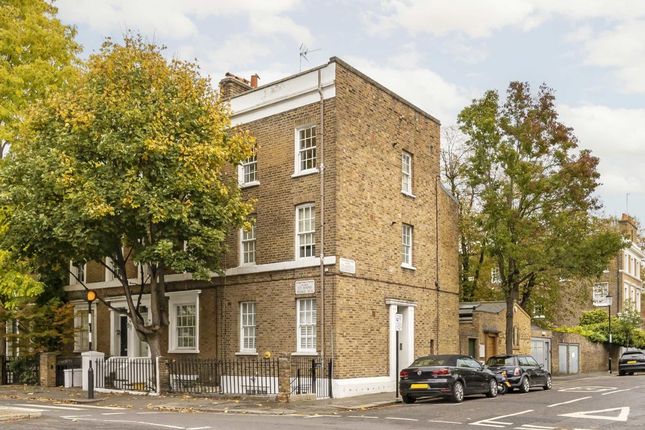 Thumbnail Flat to rent in St. James's Gardens, London