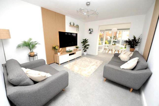 25, Cameron Grove, Bradford photo 2