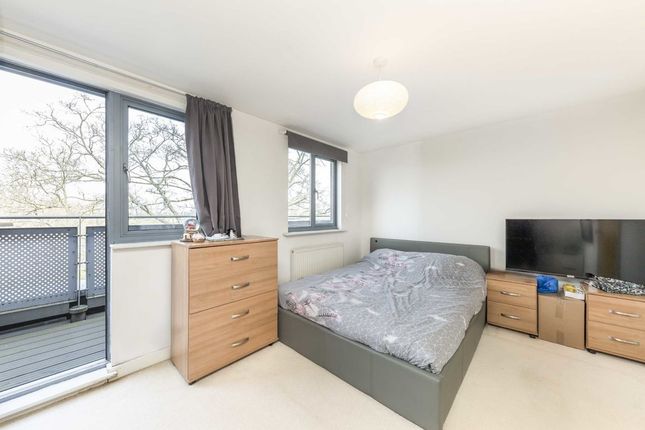 Flat to rent in Lapis Close, London